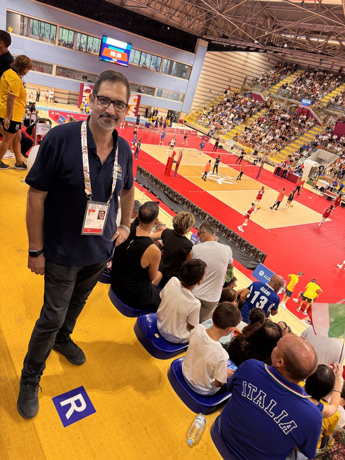 Pubblico durante una partita di pallavolo ai XX Giochi del Mediterraneo di Taranto 2026